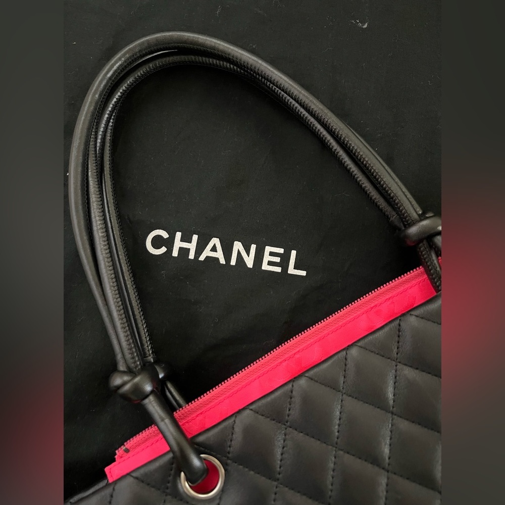 CHANEL Rue Cambon Black White Lambskin CC Tote Bag Pink Lined Vintage Purse EUC - Picture 5 of 15